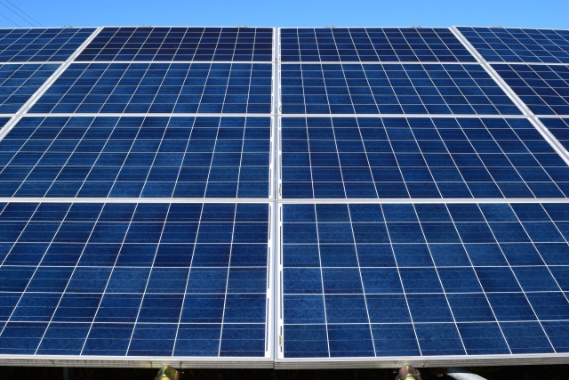 工場や倉庫が太陽光発電を導入するメリット・デメリット